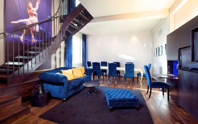 Home Hotel Folketeateret