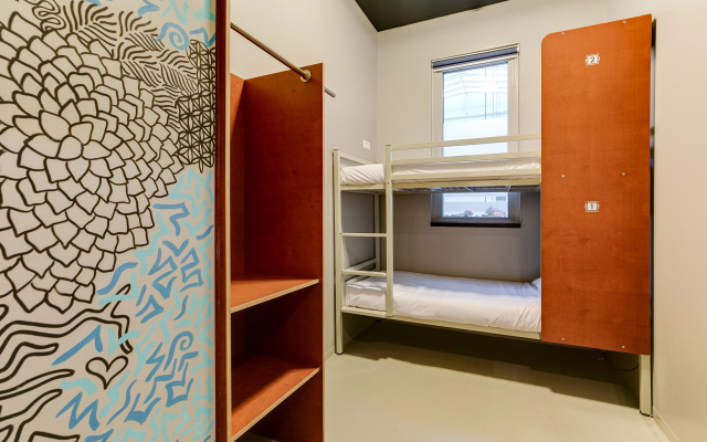 ClinkNOORD - Hostel