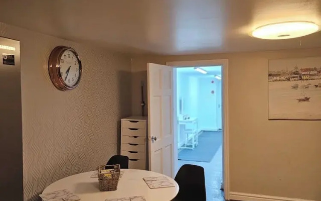 Basement Apartment Near City Centre