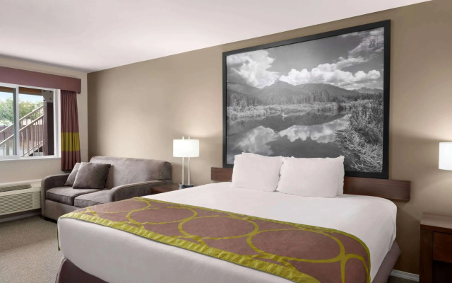 Super 8 by Wyndham Courtenay