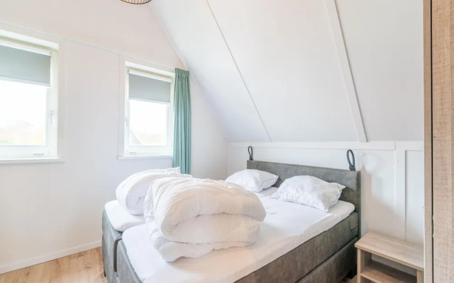 Cozy Retreat With Parking and Charging