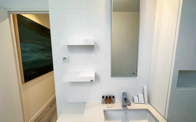 Copernic Right Luminous 2BR Apartment in Paris
