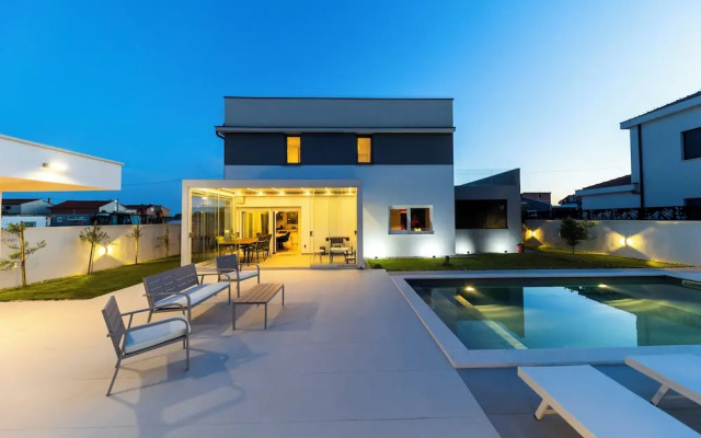 Alba Family Home