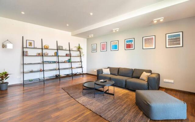 -30  NEW 2 BR Super Spacious Apt w/Terrace+views