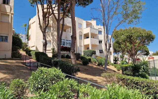Sunny Seaside Retreat in Calahonda, sea View, Pool