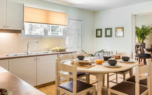 Malibu Studios & Apartments