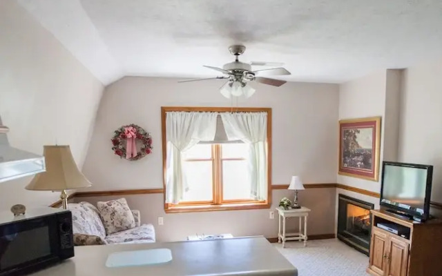 Red Bud Cove Bed & Breakfast Suites