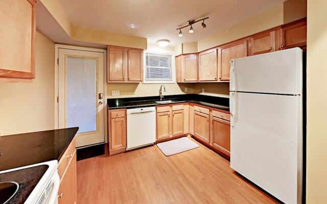 Charming Unit D - 2 Br Duplex