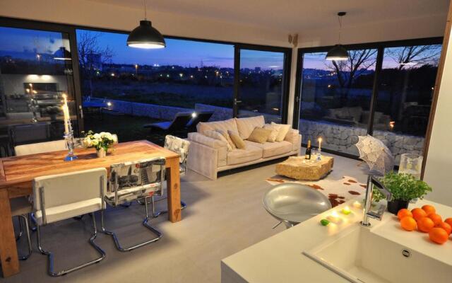 Luxury Villa Luminosa