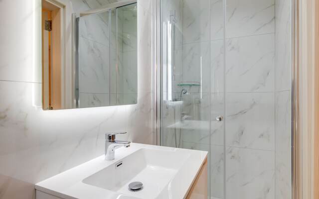 Cosy Apartment Steps to St George's Bay