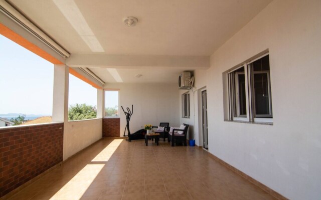 All New Sea View Apartment Moderna