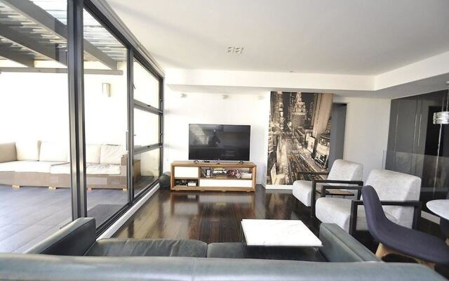 SH147 Sleek Split Level 2BR Surry Hills