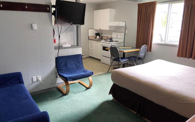 Monashee Lodge