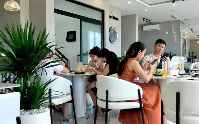 New Moon Hotel