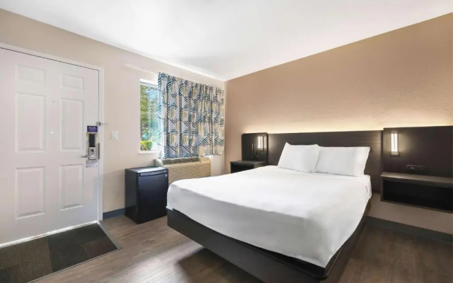 Motel 6 Kirkland, WA - North Kirkland