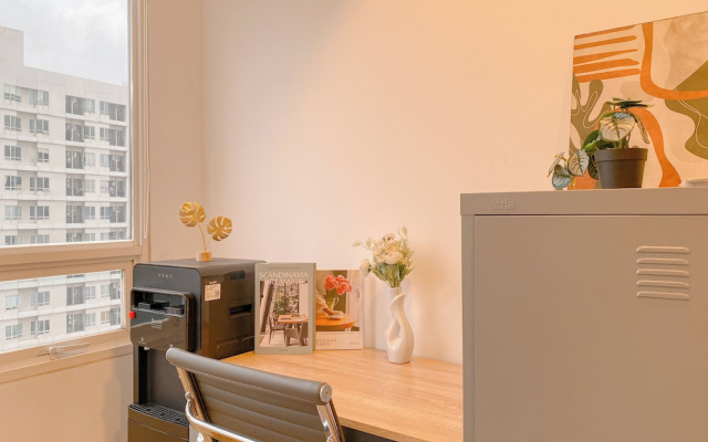Minimalist And Comfy Studio Apartment At Cinere Bellevue Suites – Guest Rooms – Depok