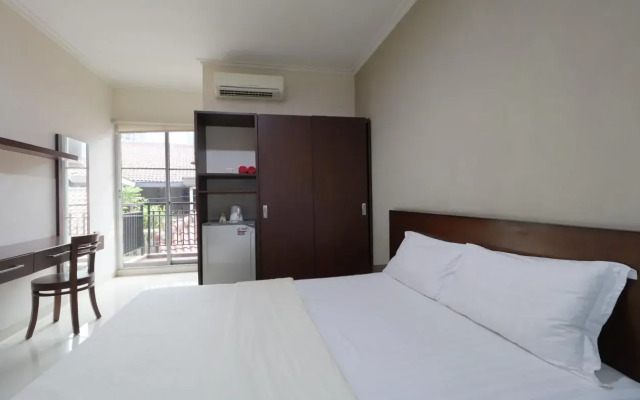 Clover Residence Near Mall Ambassador