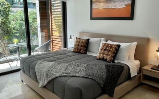 Apartments near 5th Avenue with Rooftop Ocean View