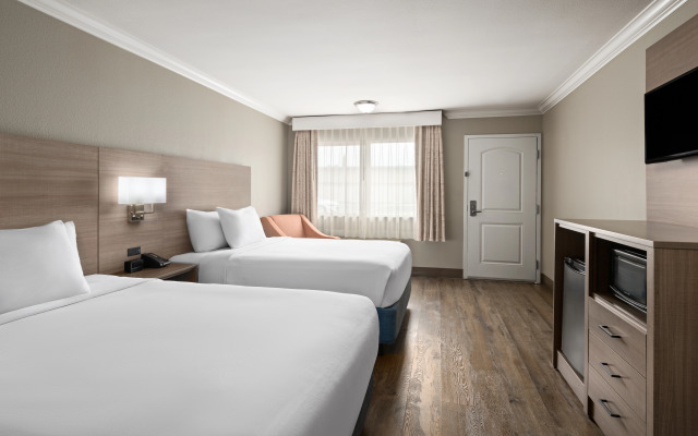 Solara Inn and Suites
