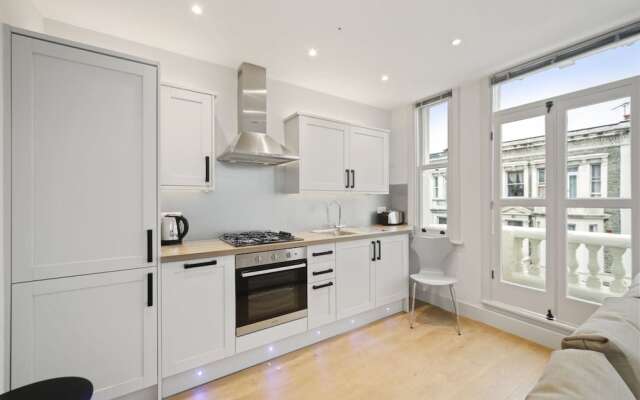 Spacious 2 Bedroom West Kensington Flat