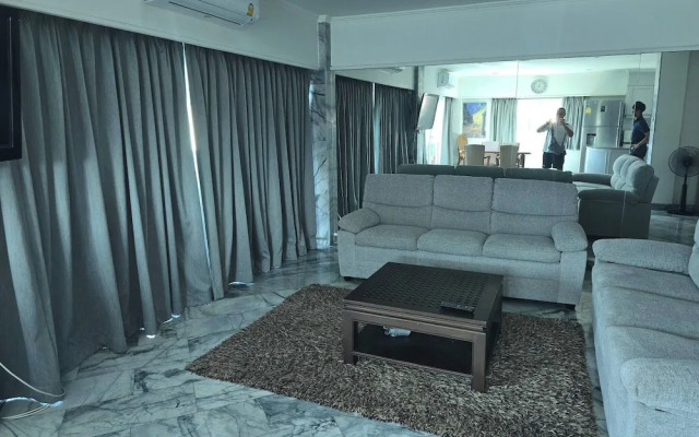 Large Apartment 401 jhr