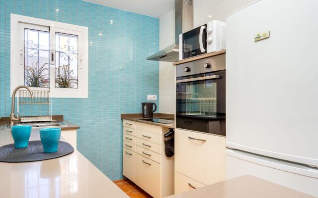 Beachside Apartment with Garden Ref 89