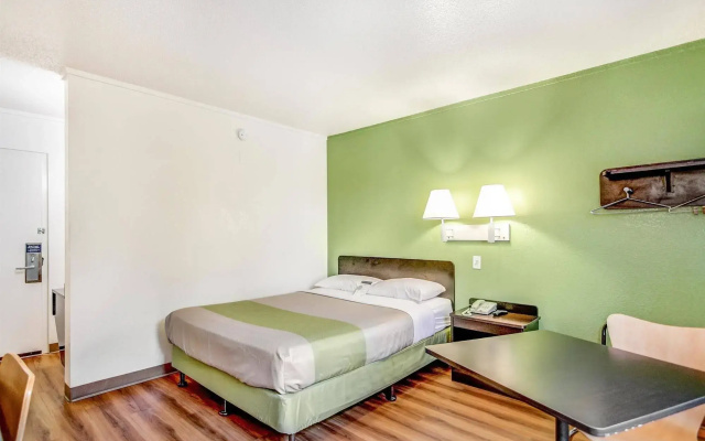 Motel 6 Madison North