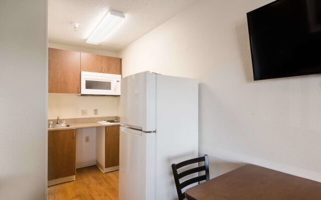 HomeTowne Studios by Red Roof Denver - Thornton