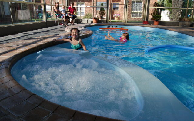 Arkana Motor Inn & Terrace Apartments