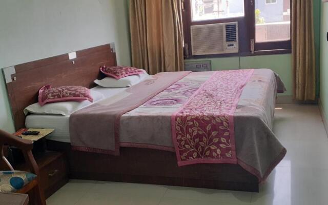 Hotel Holiday Comfort - 800 mts from Jallianwala Bagh, Amritsar