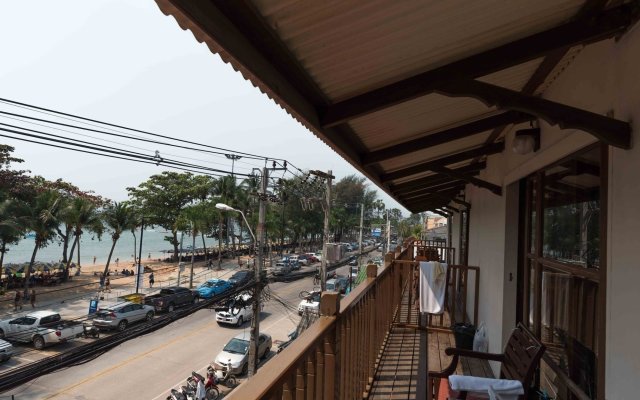 Hotel Jomtien Boathouse