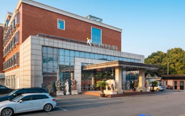 Rezen Brook Hotel (Shanghai Caolu Minlei Road Subway Station)