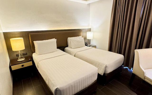 Home Crest Hotel