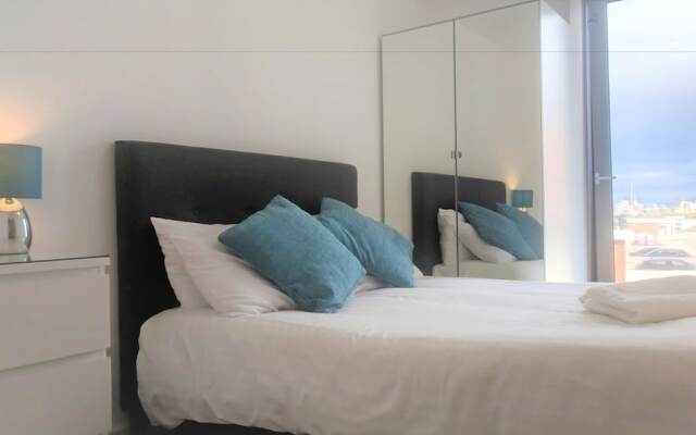 Beautiful 3 Bed Apartment in Media City
