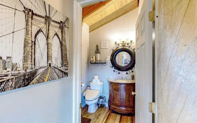 3BR w/ Views, Ping-pong, Deck, & Fireplaces