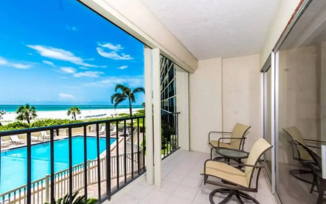 Siesta Beach Retreat Poolside 2BR Condo