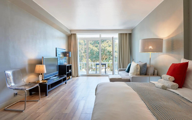 Cascais/Estoril Beachfront Apts