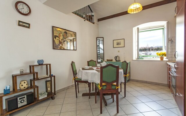 Charming Historic 2nd Floor Sea View Apartment