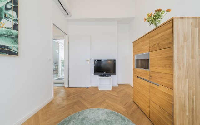 100sqm w terrace-Danube-AC - Netflix-3BR