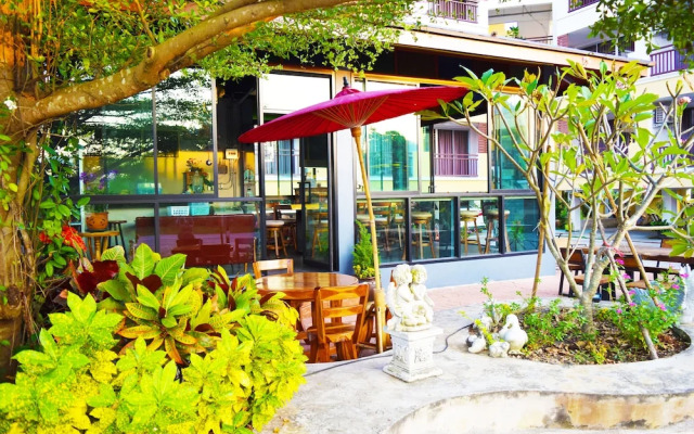 Nantharom Hotel and Restaurant