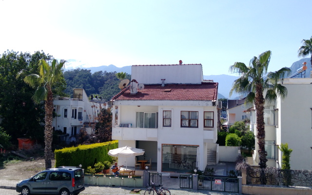 Dinara Hotel