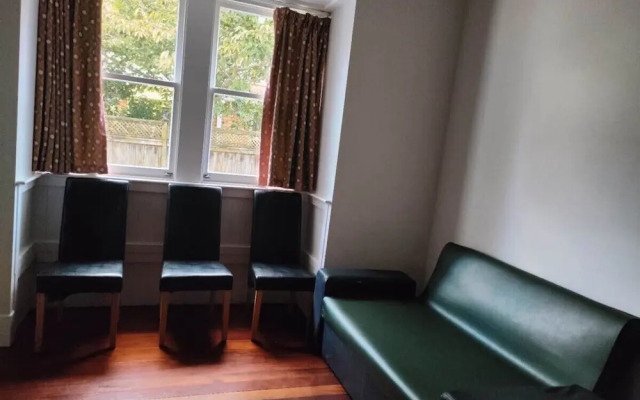 5 Bedroom House 7 Rangiatea Road