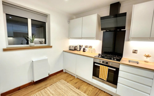 Charming Home Overlooking River Clyde