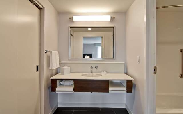 Hampton Inn & Suites Detroit/Troy