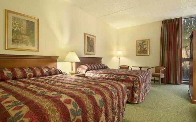 Magnuson Grand Hotel Maingate West