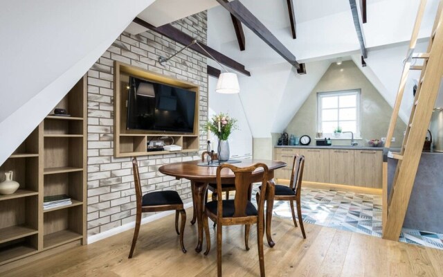 Apartment With Attic at Old Town