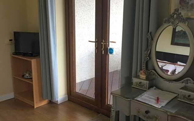 Doura Lodge
