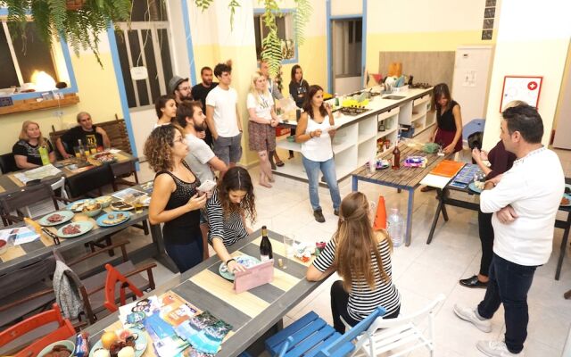 Tropical House Hostel