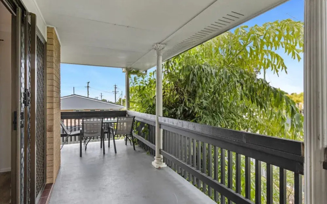 Spacious 3-bed Home With Large Balcony