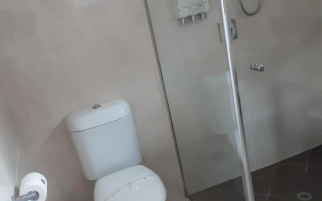 Adelphi Apartment 2- Poolside or Apartment 2A- King Studio